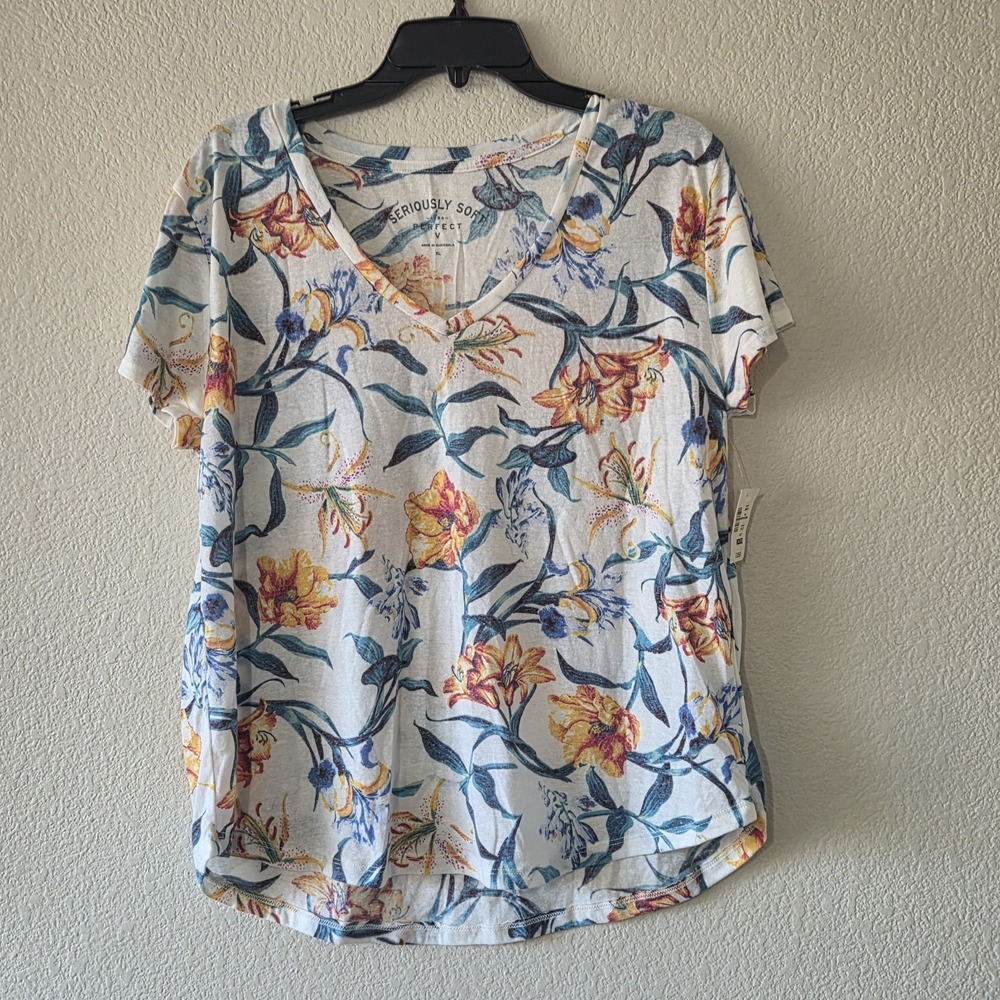 NWT Aeropostale Womens Floral Seriously Soft Perfect V T-Shirt Short Sleeve XL